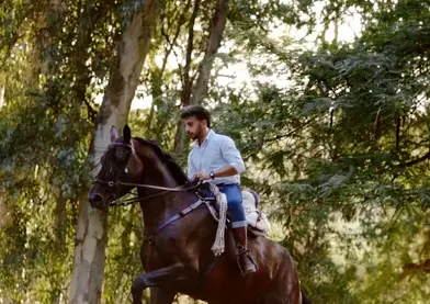 Se ofrece jinete de doma vaquera